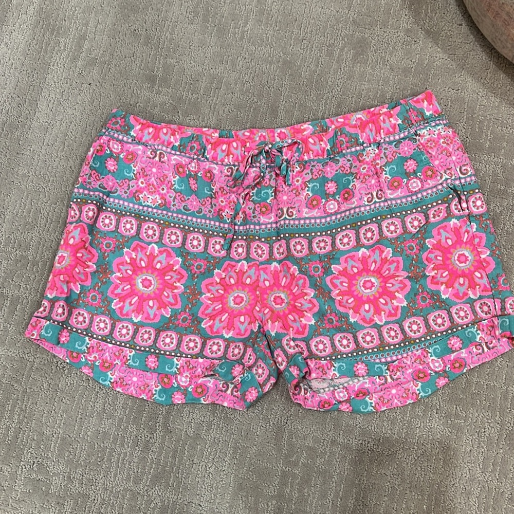 Authentic Vineyard vines women’s shorts - Picture 2 of 8
